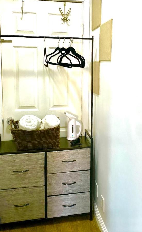 Sweet Tuscan Dreams-Private Entrance & Bathroom With Patio Los Angeles Bagian luar foto